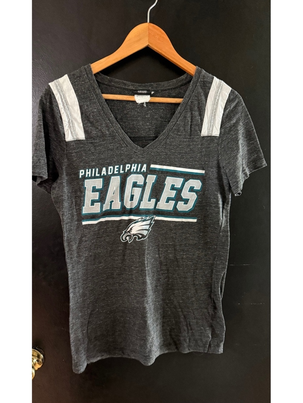 Philadelphia Eagles NFL Team Apparel Women’s Large V Neck Football T Shirt